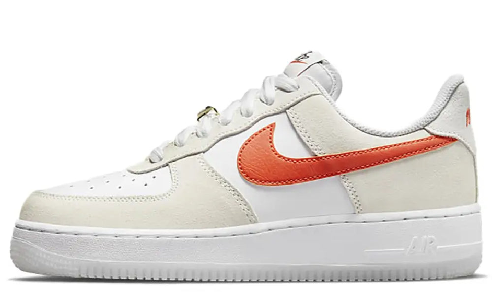 Nike Air Force 1 - First Use White/Orange – sneakers från Nike