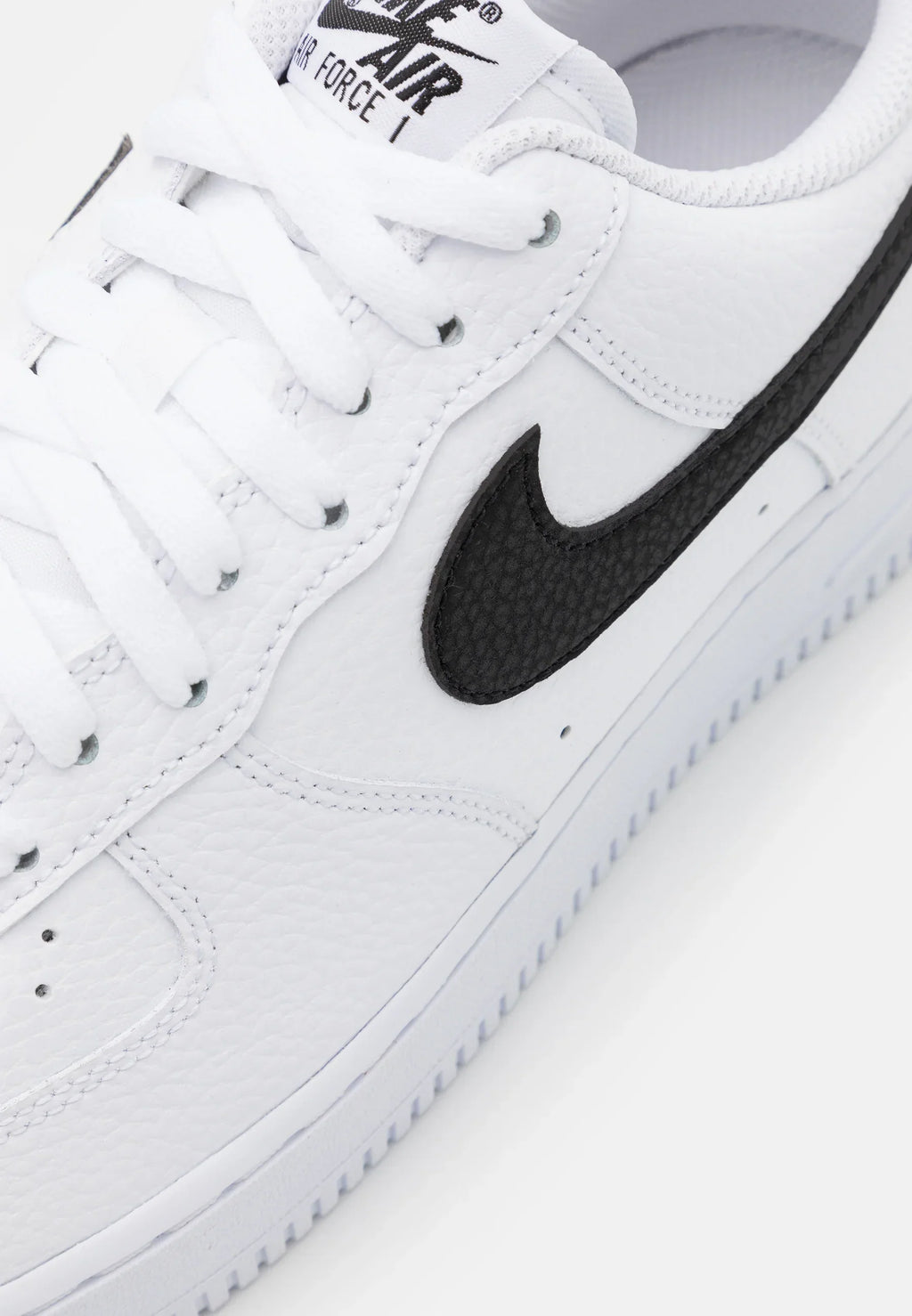 Nike Air Force 1 - White And Black – sneakers från Nike, bild 3