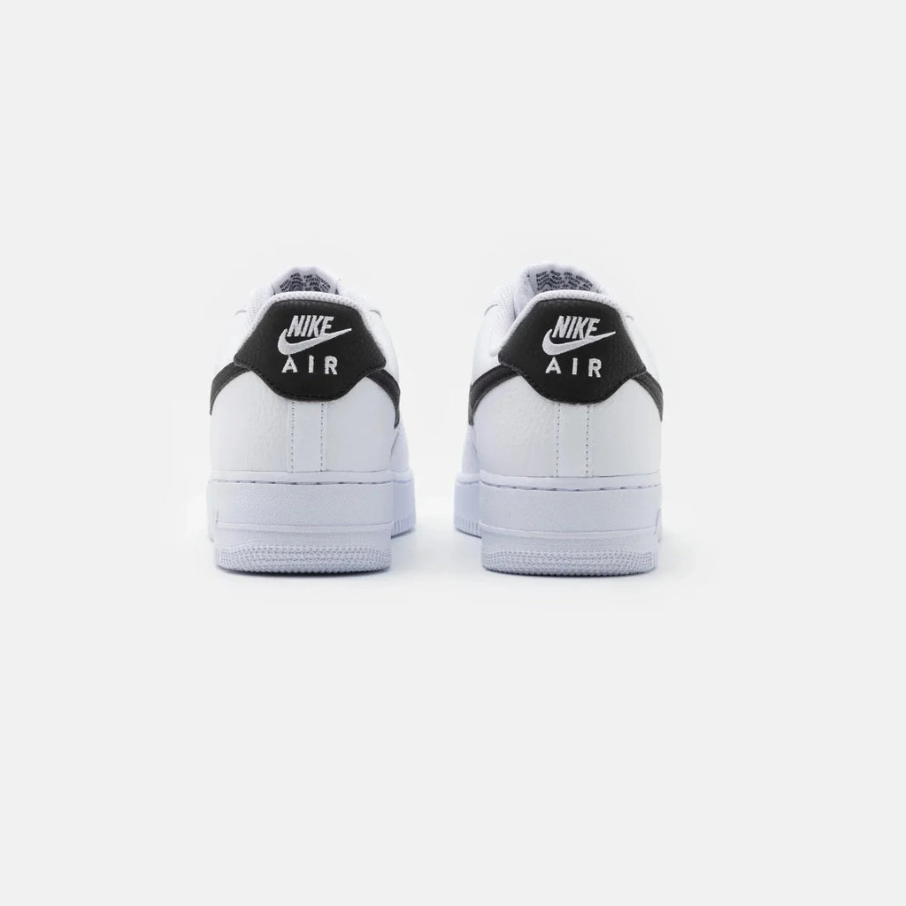 Nike Air Force 1 - White And Black – sneakers från Nike, bild 4