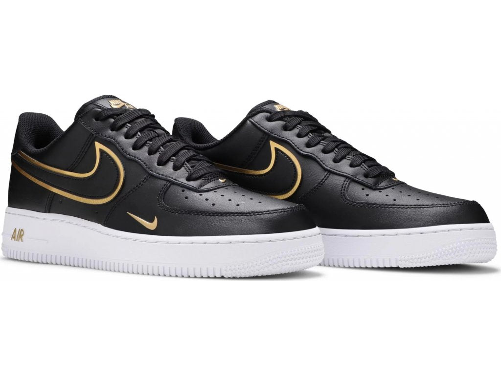 Nike Air Force 1 - Black Metallic Gold – sneakers från Nike, bild 2