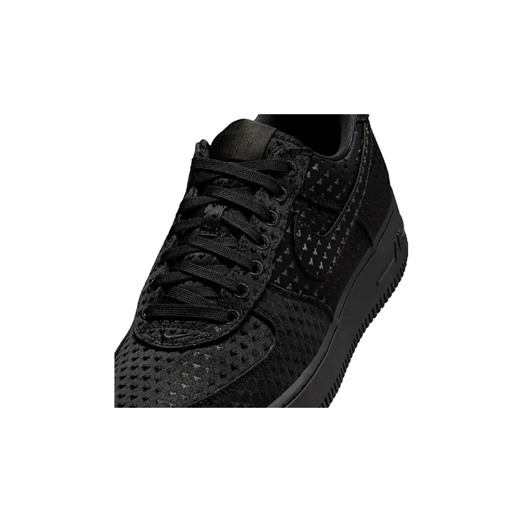 Nike Air Force 1 - Valentines Day Triple Black – sneakers från Nike, bild 4