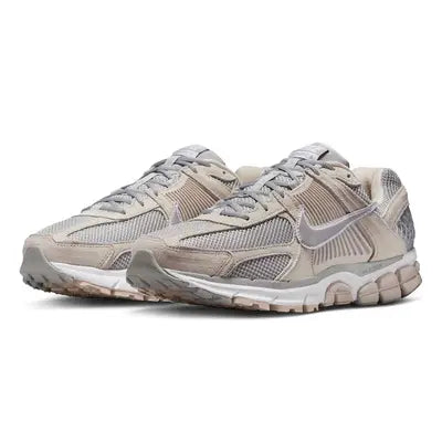 Nike Zoom Vomero 5 - Light Orewood Brown Metallic Platinum – sneakers från Nike, bild 2