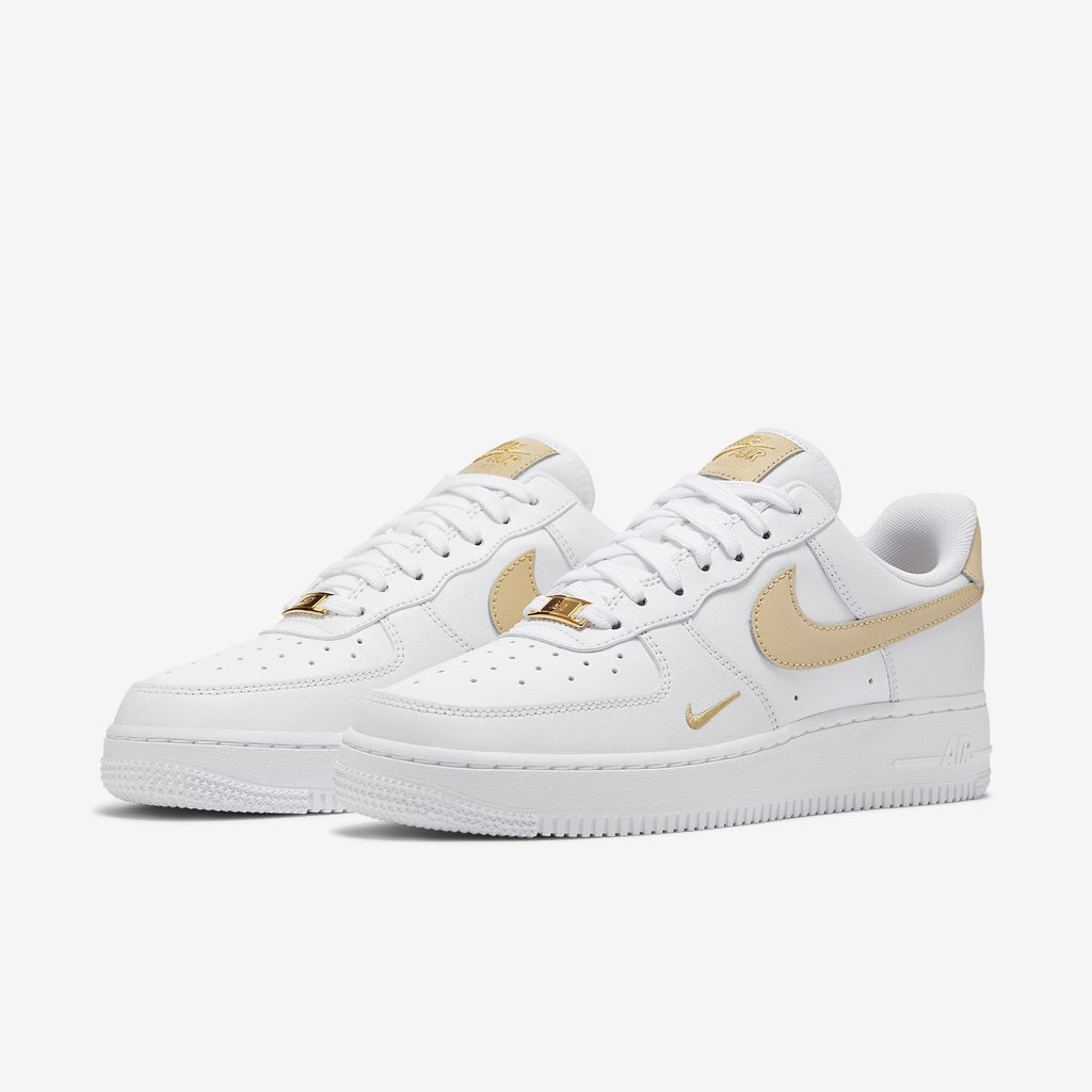 Nike Air Force 1 - Essential Beige – sneakers från Nike, bild 2